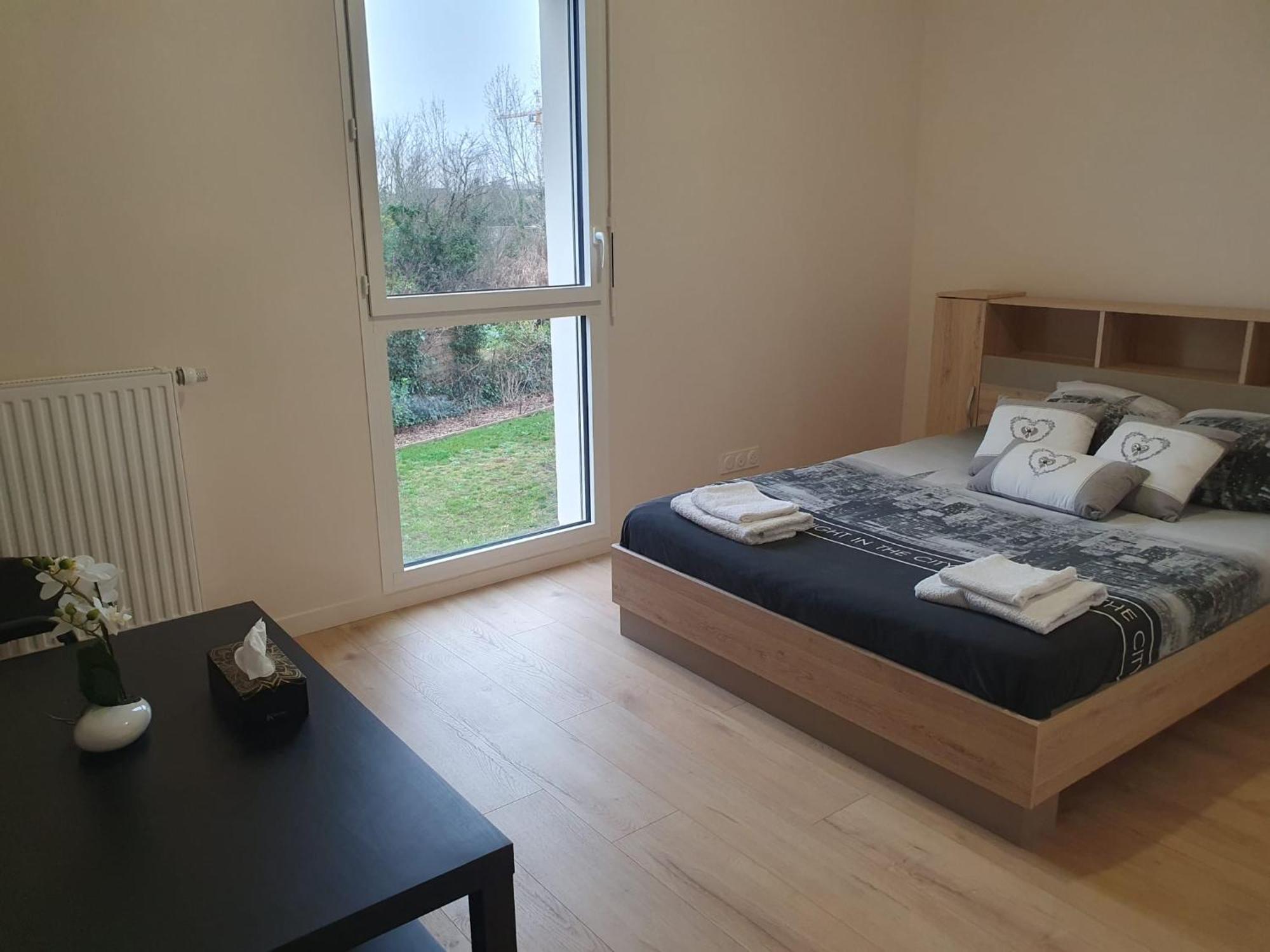 Appartement A Floirac Avec 2 Chambres, Un Parking Prive, Une Terrasse, A 5 Minutes En Voiture De L'Arkea Arena De Bordeaux Exterior photo