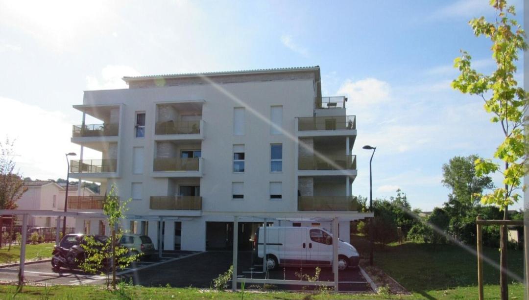 Appartement A Floirac Avec 2 Chambres, Un Parking Prive, Une Terrasse, A 5 Minutes En Voiture De L'Arkea Arena De Bordeaux Exterior photo